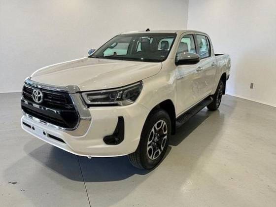 TOYOTA HILUX 2.8 D-4D TURBO DIESEL CD SRV 4X4 AUTOMÁTICO TOYOTA HILUX 2.8 D-4D TURBO DIESEL CD SRV 4X4 AUTOMÁTICO
